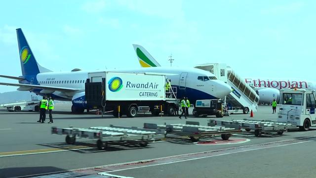 RwandAir Catering - Offloading